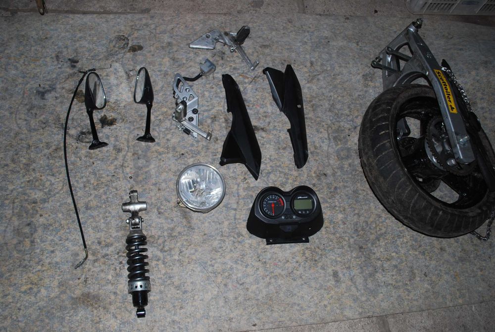 SUZUKI BANDIT 2009 część owiewki silnik lagi koło