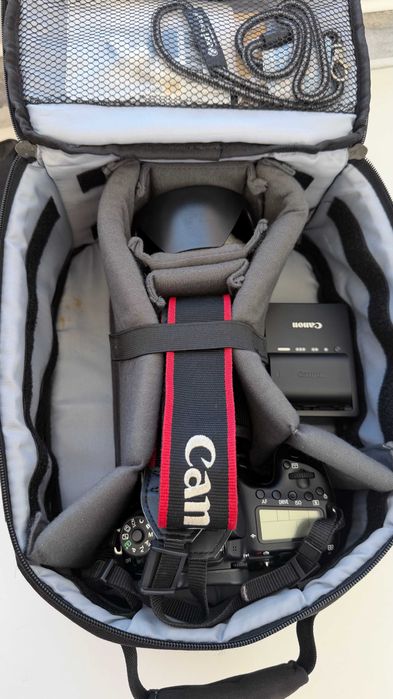 Canon EOS 70D + EF-S 18-200mm IS — Kit completo