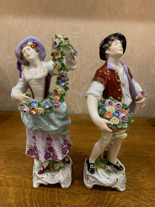 Антикварне  дзеркало Sitzendorf і інша цікава порцеляна