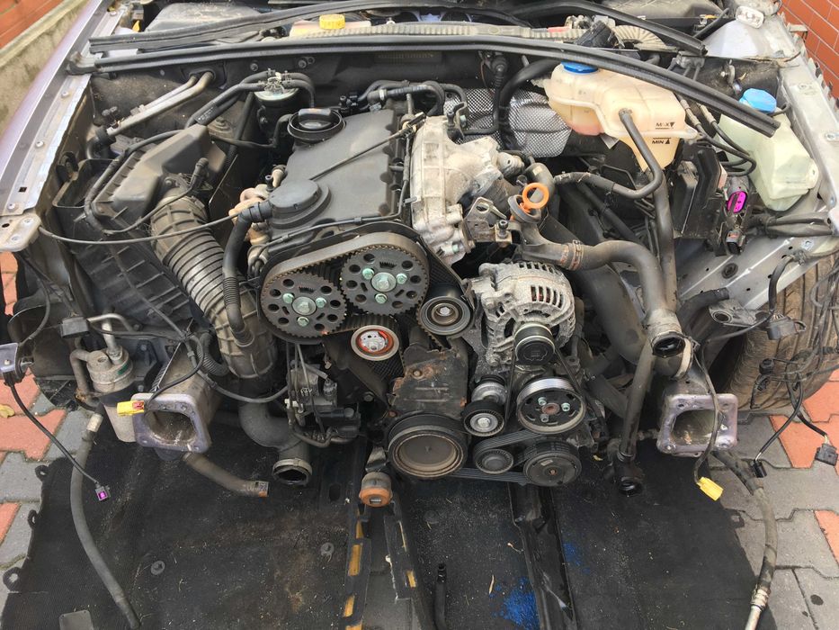 AUDI A4 B7 2.0TDI Węże wąż przewody rurki zbiorniczek zbiorniczki
