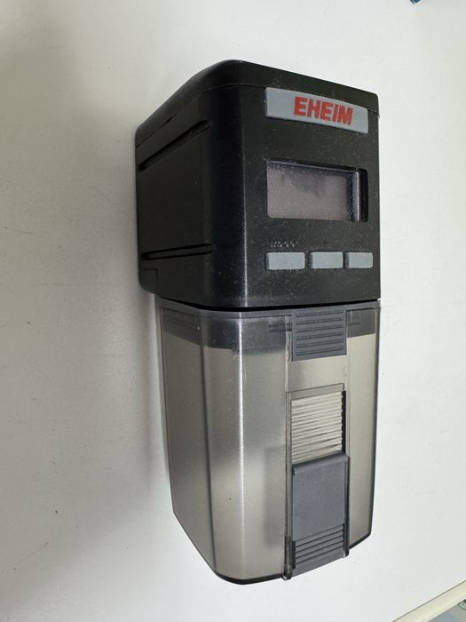 Comedouro automático para peixes