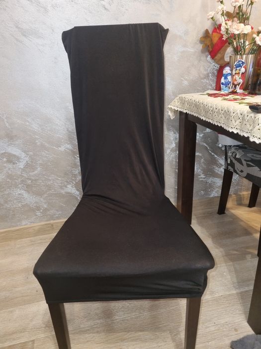 Czarne elastyczne pokrowce na krzesła.  Założone jeden raz i wyprane .