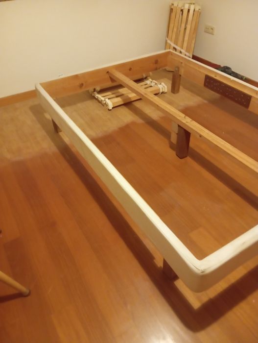 Cama casal 160m x 200m IKEA