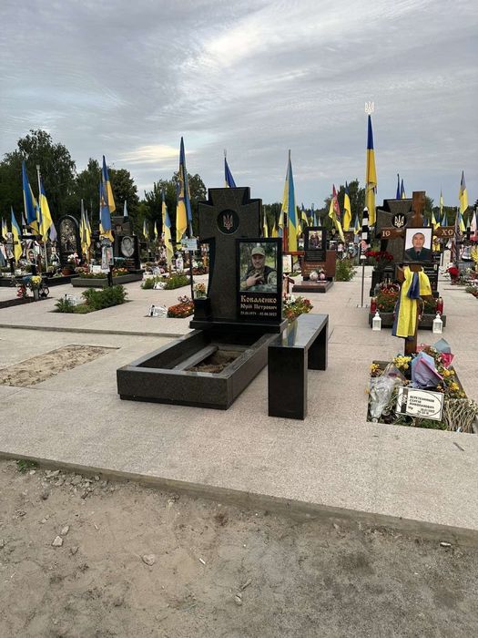 Пам'ятники із граніту