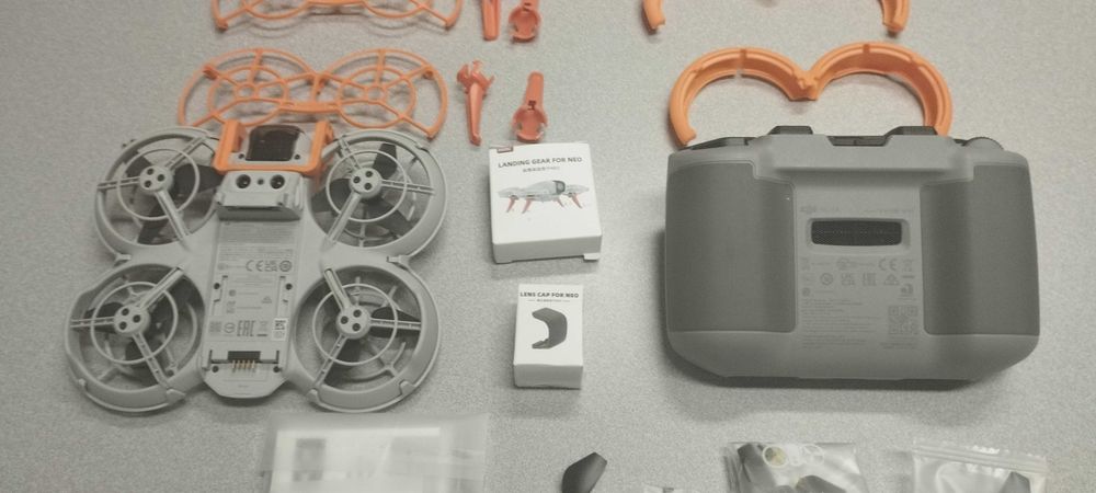 Drone DJI NEO + comando/extras