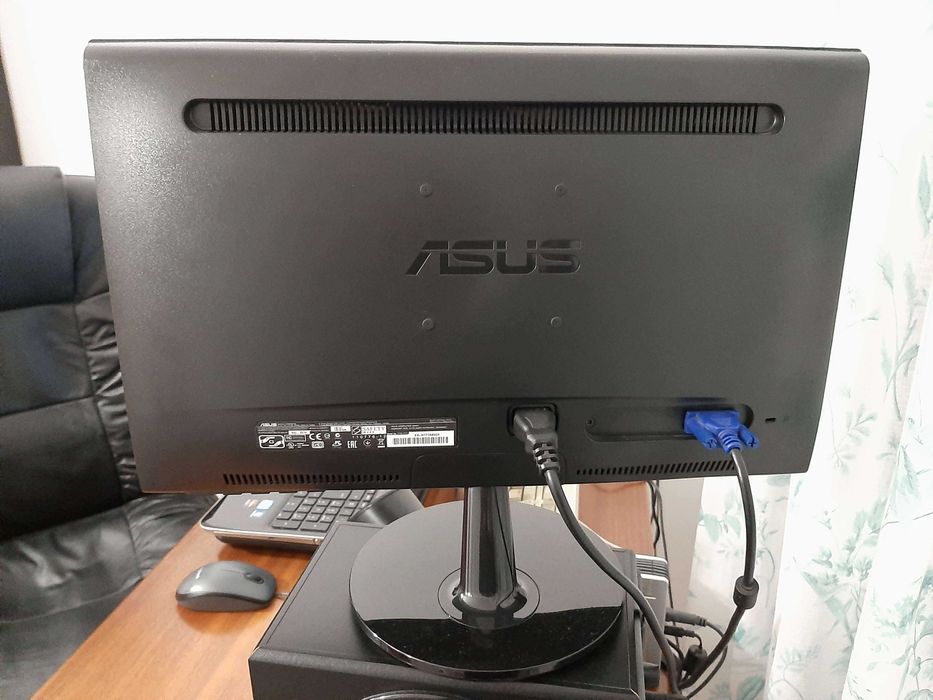 Monitor ASUS 18.5 polegadas (versão VS197DE) + cabos