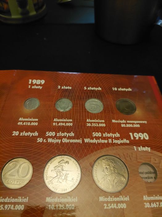 Album klaser z monetami PRL.