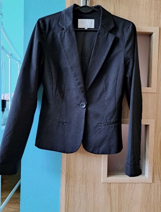 Czarna marynarka damska