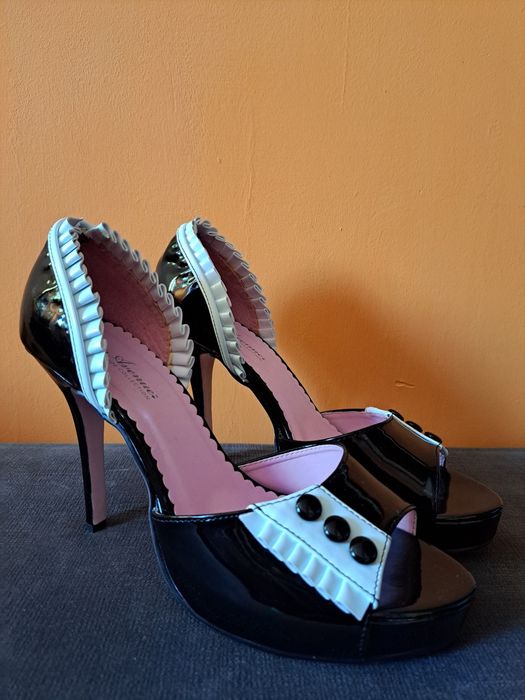 Buty eroticzne fetish fetysz obcasy szpilki na obcasie sprzątaczka Leg