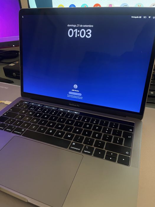 MacBook Pro 2019 - Touch Bar | i5 | 8GB RAM | 256GB SSD