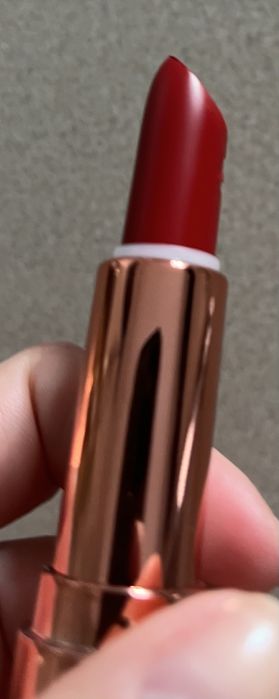 szminka Revolution Ruby