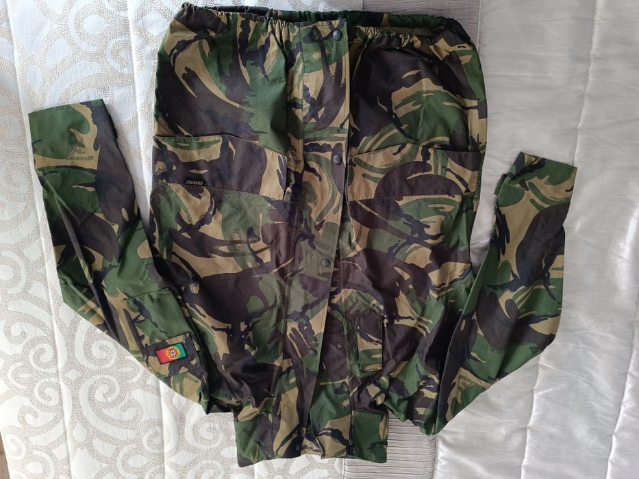 Casaco impermeável camuflado