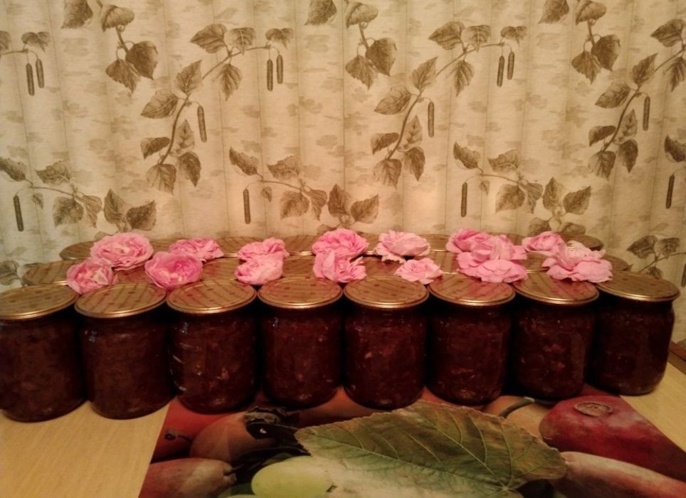 Розовое варенье из чайной розы и из малины