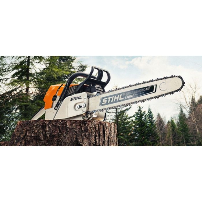 Trabalhos agrícola e limpa bermas