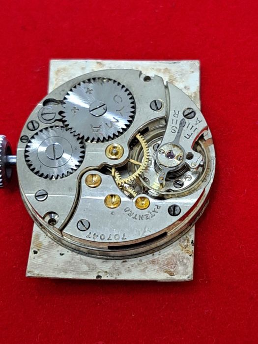 CYMA Tunneau Curvex, relógio de pulso para homem