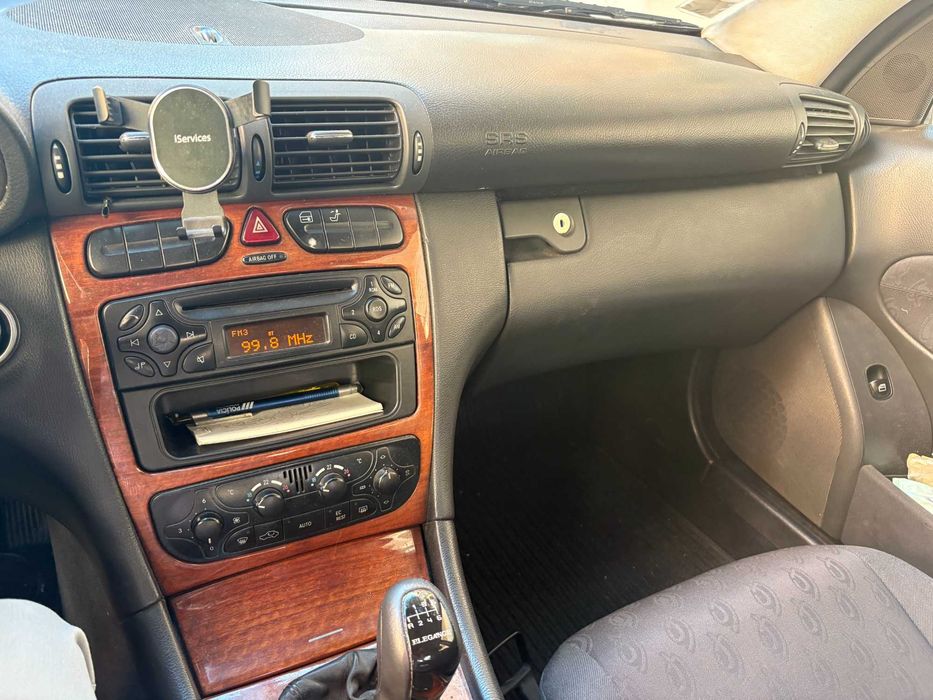 MERCEDES C200 - Bem estimado 2001/08