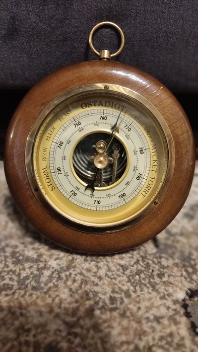 Antyczny niemiecki barometr gabinetowy