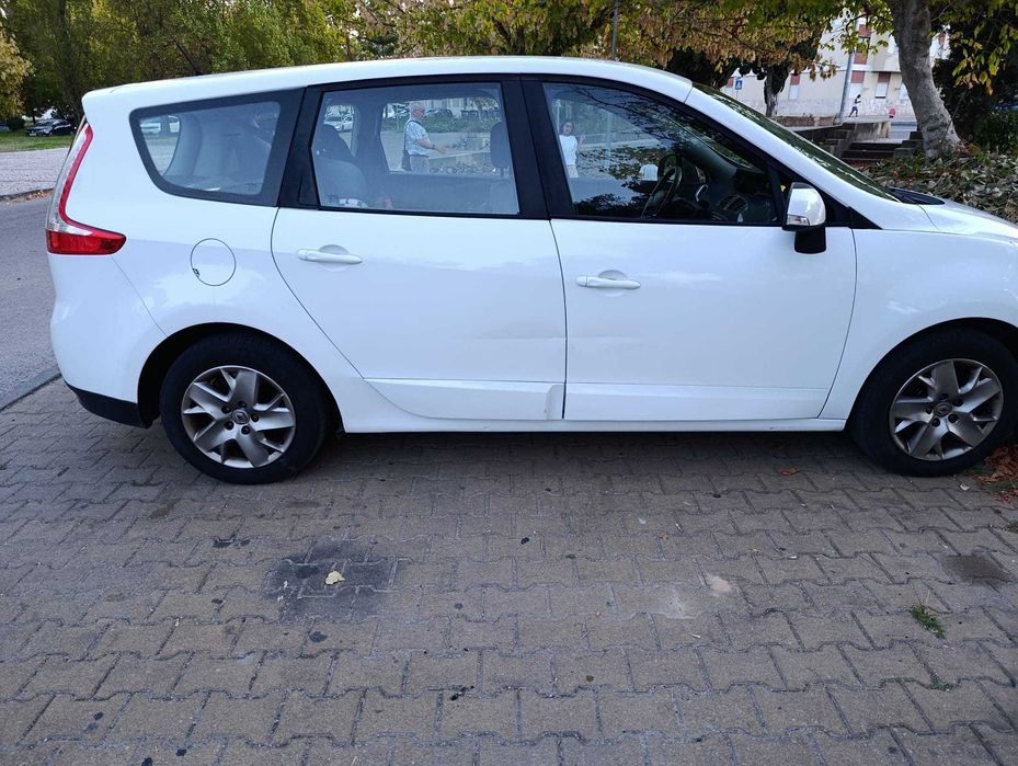 Renault Grand Scenic 1.5 dCi 2012 — photo 3
