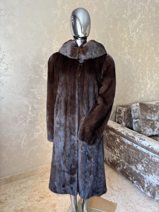 Норкова шуба , норка з капюшоном великого розміру .