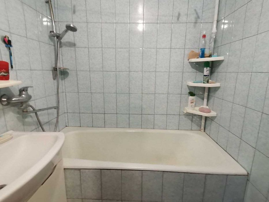 Продам простору 3 кімнатну квартиру в центрі Бородинського м-ну, вул.Ладозька. Можливо Сертифікат.