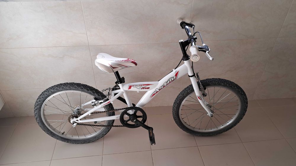 Bicicleta criança roda 20 branca (6-10 anos)