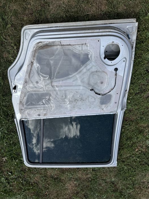 Задня права дверка Opel Zafira B