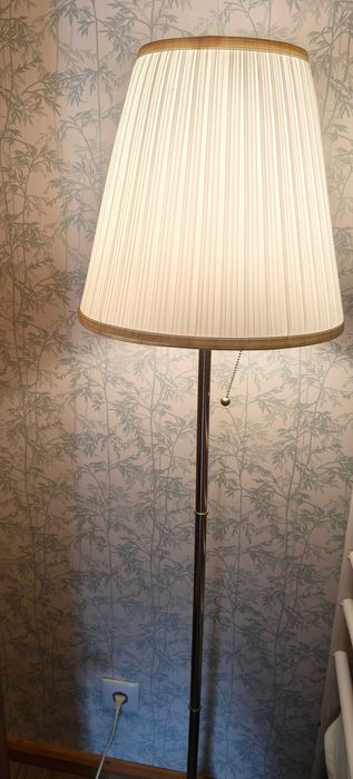 Candeeiro de pé alto