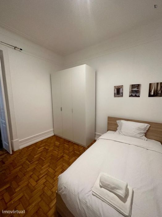 Quarto - localizado em Arroios Lisbon