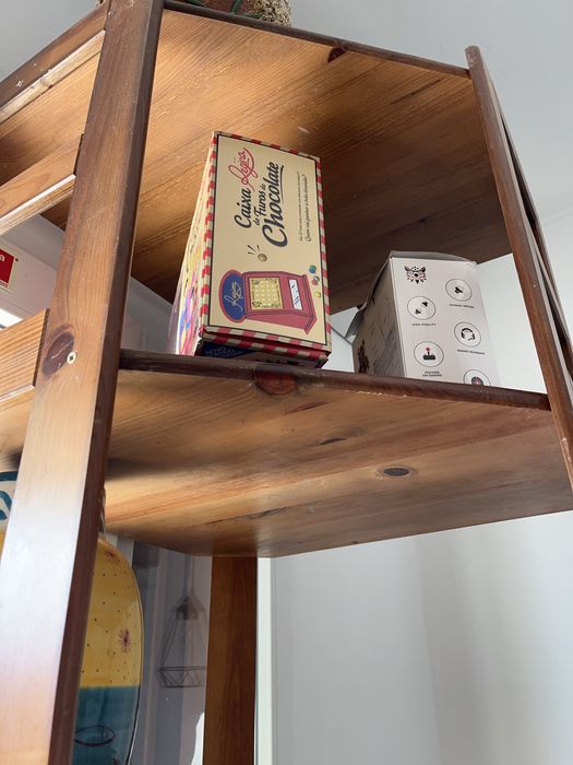 Urgente  Armario de canto em madeira macica