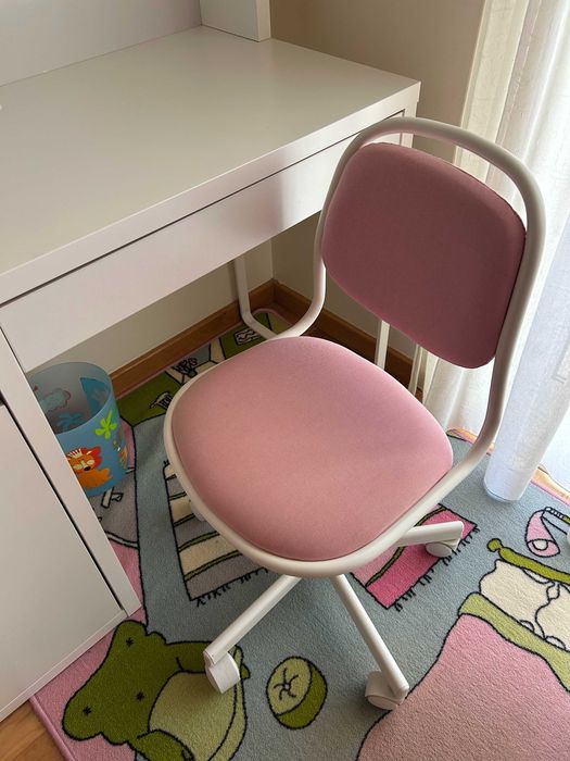 Cadeira ÖRFJÄLL (IKEA) branca e rosa