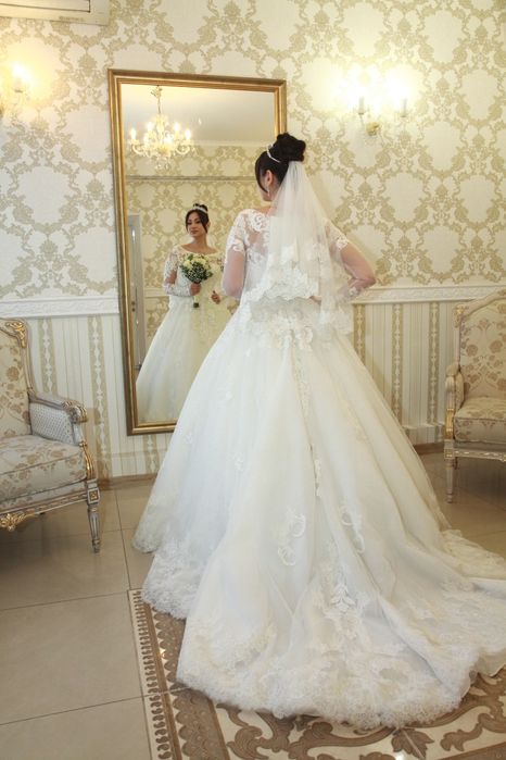 Продам шикарну весільну сукню