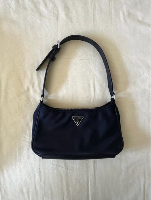 Mala de ombro preta da Guess