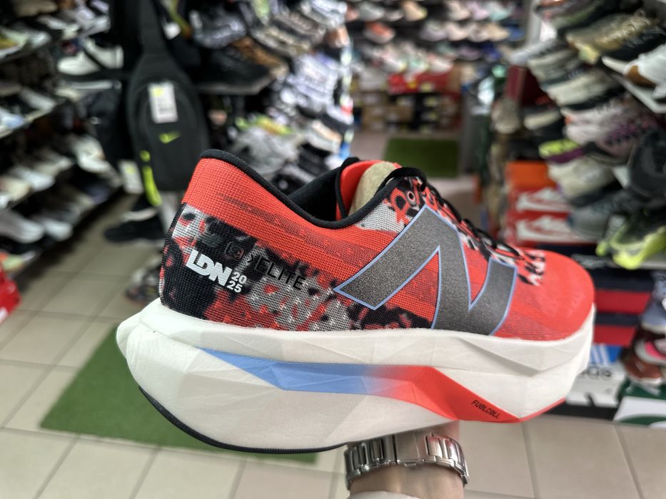 Бігові шосейні кросівки New balance Elite V4 Super Comp ( РОЗМІР 47 )