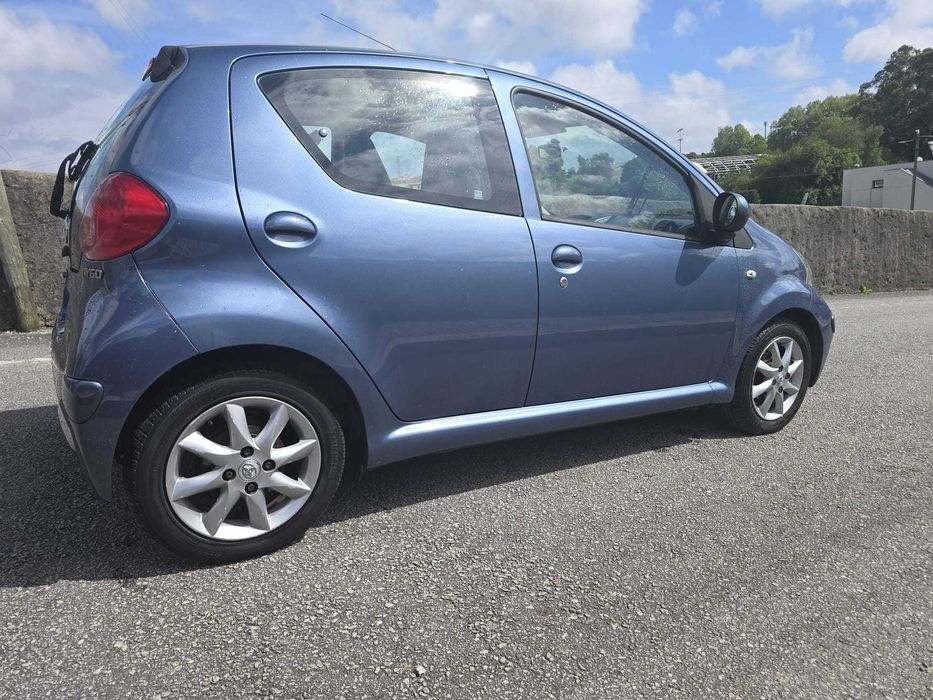 Toyota Aygo de 2008 , conta com 196.000km. O carro esrá impecável, não tem nada a fazer