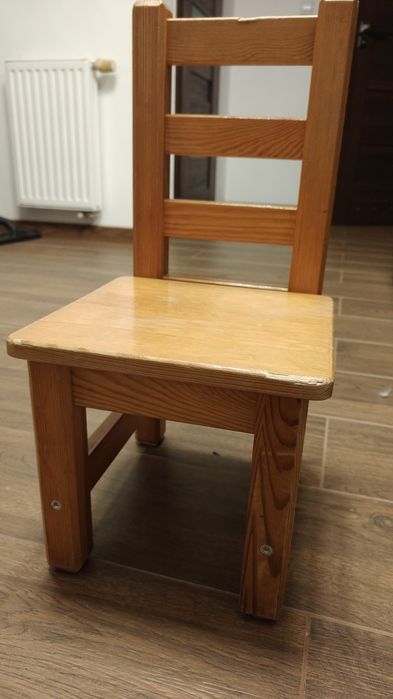 Krzesełko drewniane