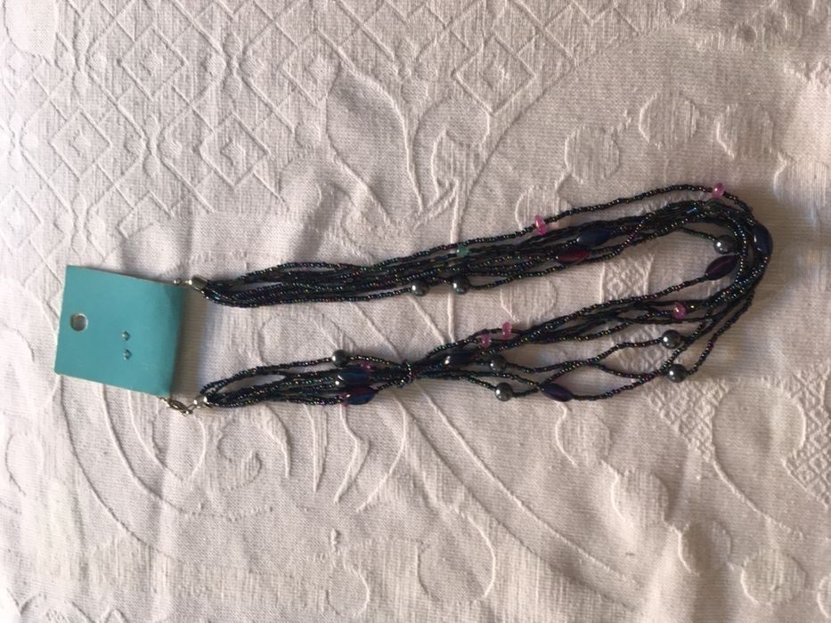 Colares de missangas