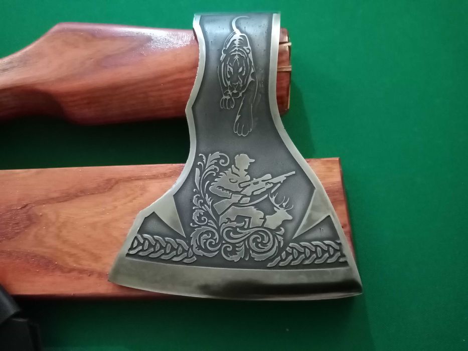 Сокира на подарунок.