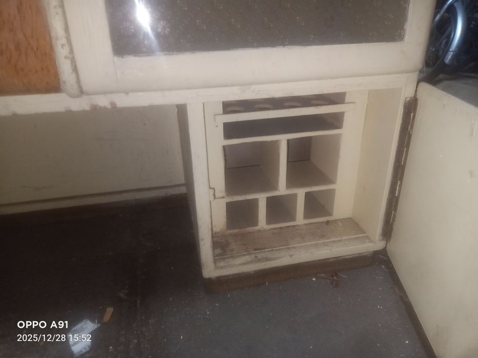 Nadstawka starego kredensu