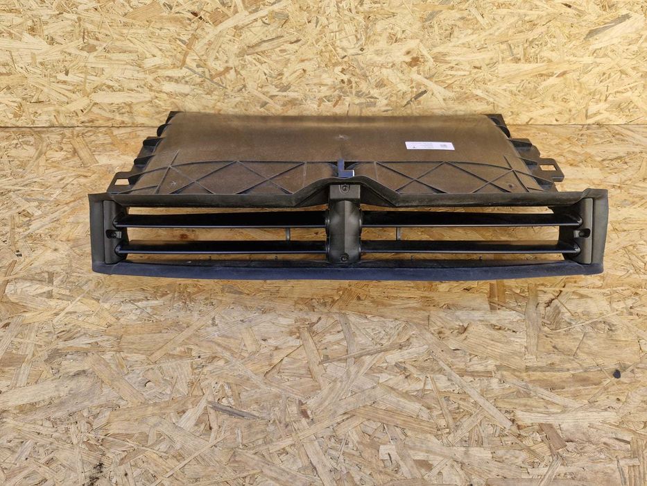 Tesla 3 wlot/kierownica powietrza 107673200h