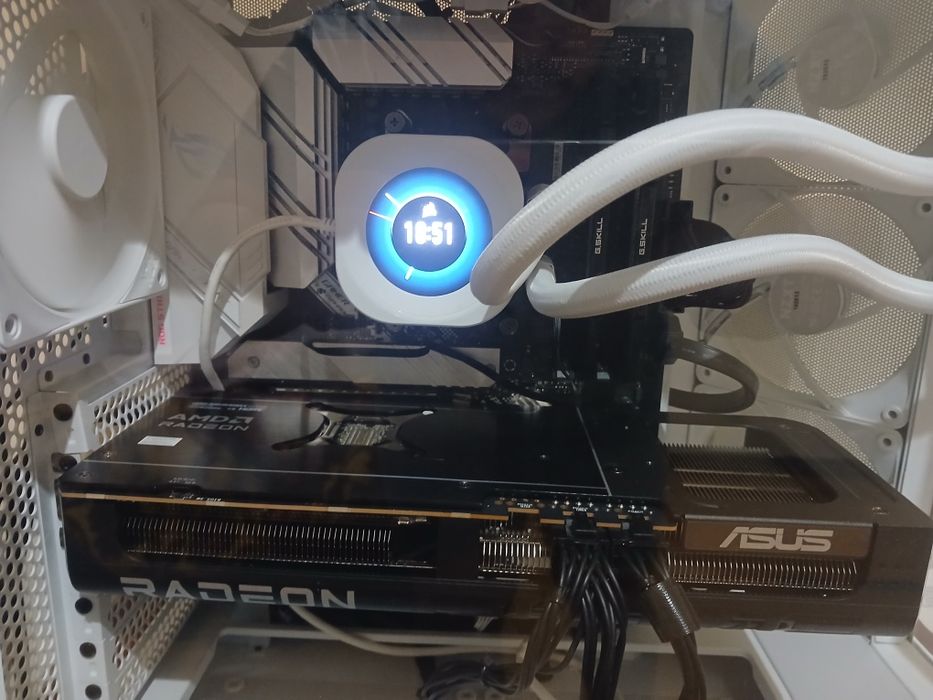 PC gamer com Radeon RX 9070 Ryzen 7 5700X + 32 GB RAM, ler full specs