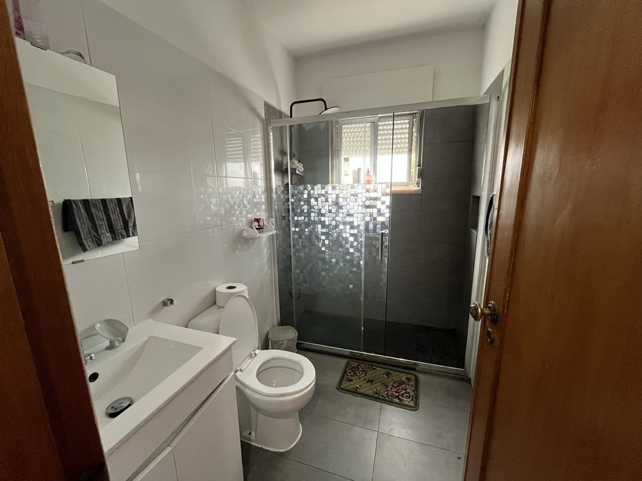 Alugo quarto  casal em Odivelas
