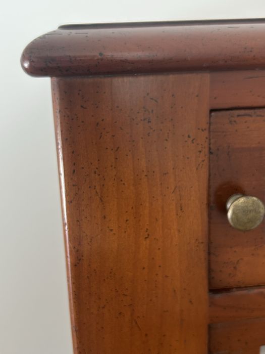 Camiseiro em cerejeira - madeira massiça