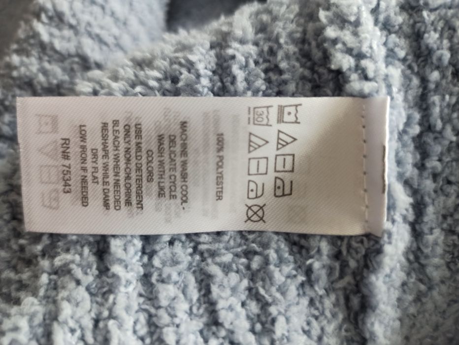 Sweter z kapturem