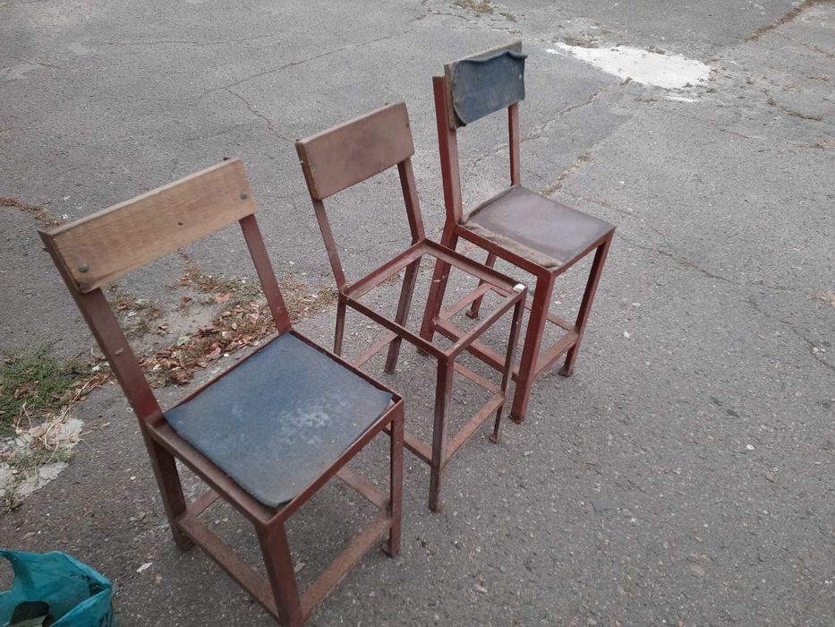 Продаю металлические стулья