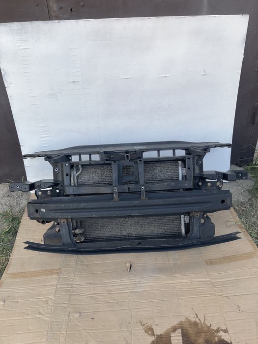 Телевізор, панель радіаторів ,передня панель passat b6