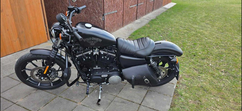 Harley-Davidson Sportster Iron 883