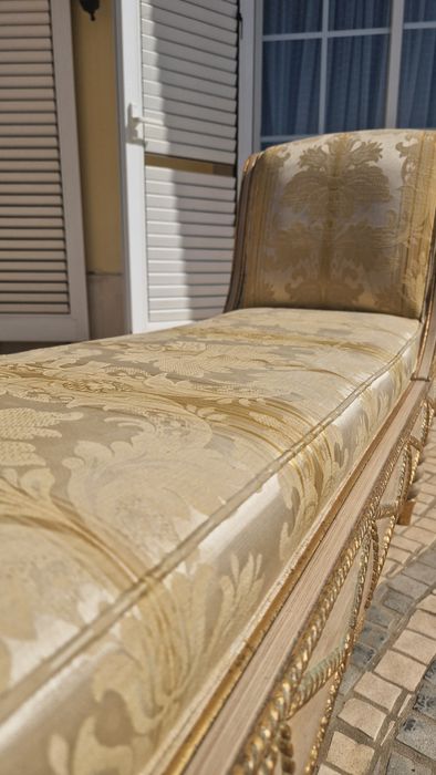 Canapé estilo Louis XVI.
