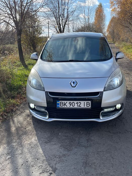 Продам власне авто в хорошому стані 
Машина обслужена 
За деталями +38********72