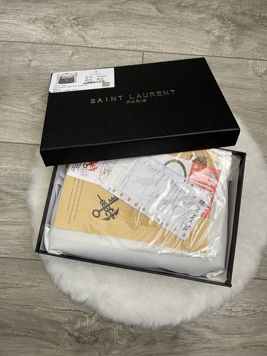 Сумка відомого бренду YSL , повністю укомплектована, чорного кольору.