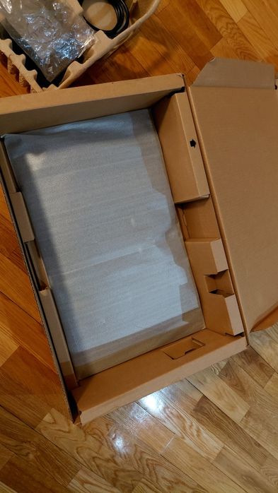 Monitor Dell  P2419H, Rato e Teclado.